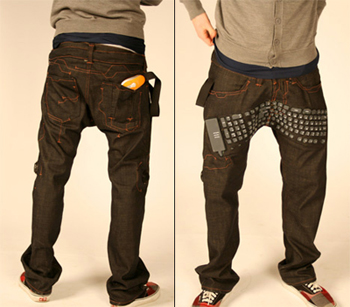 Pantaloni con tastiera integrata